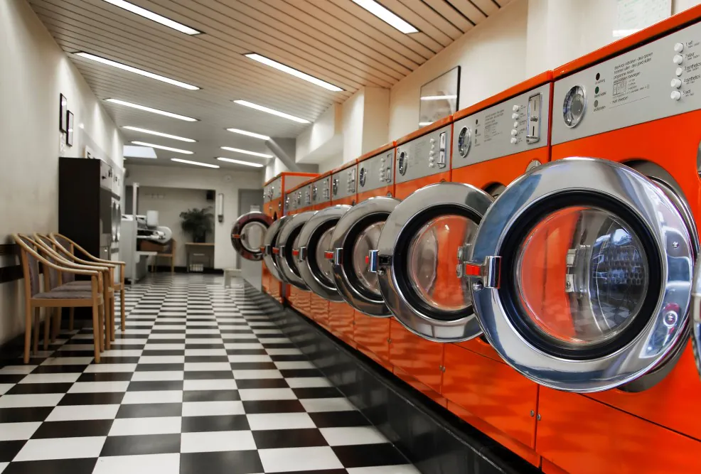 Throughwiring in a room full of washing machines